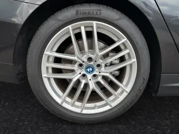 BMW 550e xDrive Inkl. € 1.190 Zubehörbonus AHK Panor
