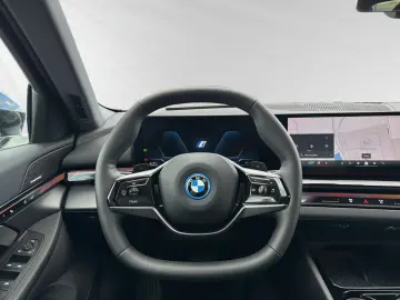 BMW 550e xDrive Inkl. € 1.190 Zubehörbonus AHK Panor