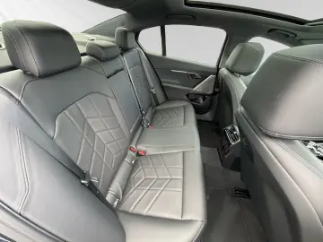 BMW 550e xDrive Inkl. € 1.190 Zubehörbonus AHK Panor