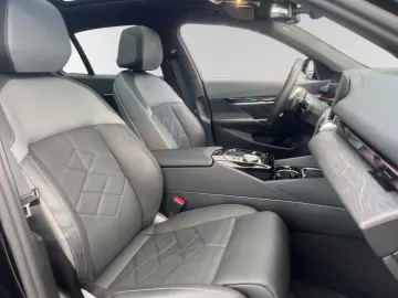 BMW 550e xDrive Inkl. € 1.190 Zubehörbonus M Sport A