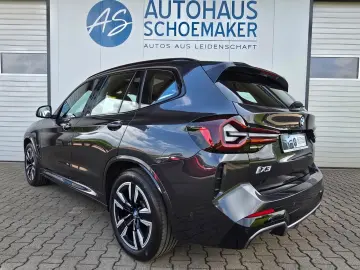 BMW iX3 Inspiring AHK Pano ad.LED LCProf.RFK SOH 98%