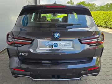 BMW iX3 Inspiring AHK Pano ad.LED LCProf.RFK SOH 98%