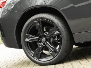 BMW X3 30e xDrive M-Sport - Individual Leder - AHK -