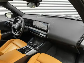 BMW X3 30e xDrive M-Sport - Individual Leder - AHK -