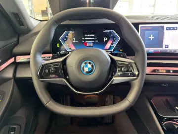 BMW 550e xDr LED  hk 360 S-LÜFT K-ZUG 4xAC ROLLO AMB
