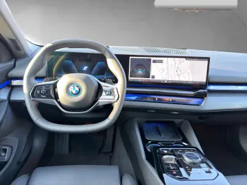 BMW 550e xDrive 19  FahrwerkPro 360  Ab 715€mtl.oAZ