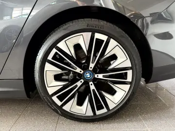 BMW 550 e xDrive LED Pano Live Cockpit Prof. ACC H&K