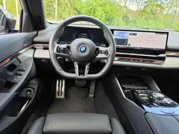 BMW 550e M Sport IntAktL.PanoD.AutoBahn.AHK Fin1 99