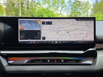 BMW 550e M Sport IntAktL.PanoD.AutoBahn.AHK Fin1 99