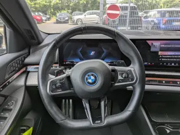 BMW 550e xDrive Lim. M Sport AHK.Park.Ass.Plus.Navi.
