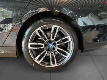 BMW 550e xDrive Lim.M Sport B&W AHK AdpLED DAPro PA