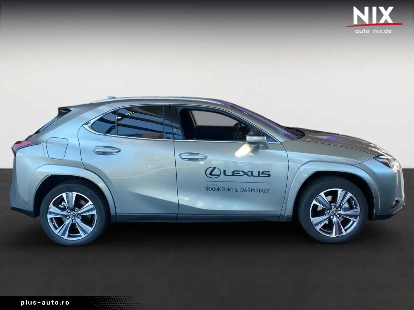LEXUS UX 300e Entry   Luxury-Paket   HUD