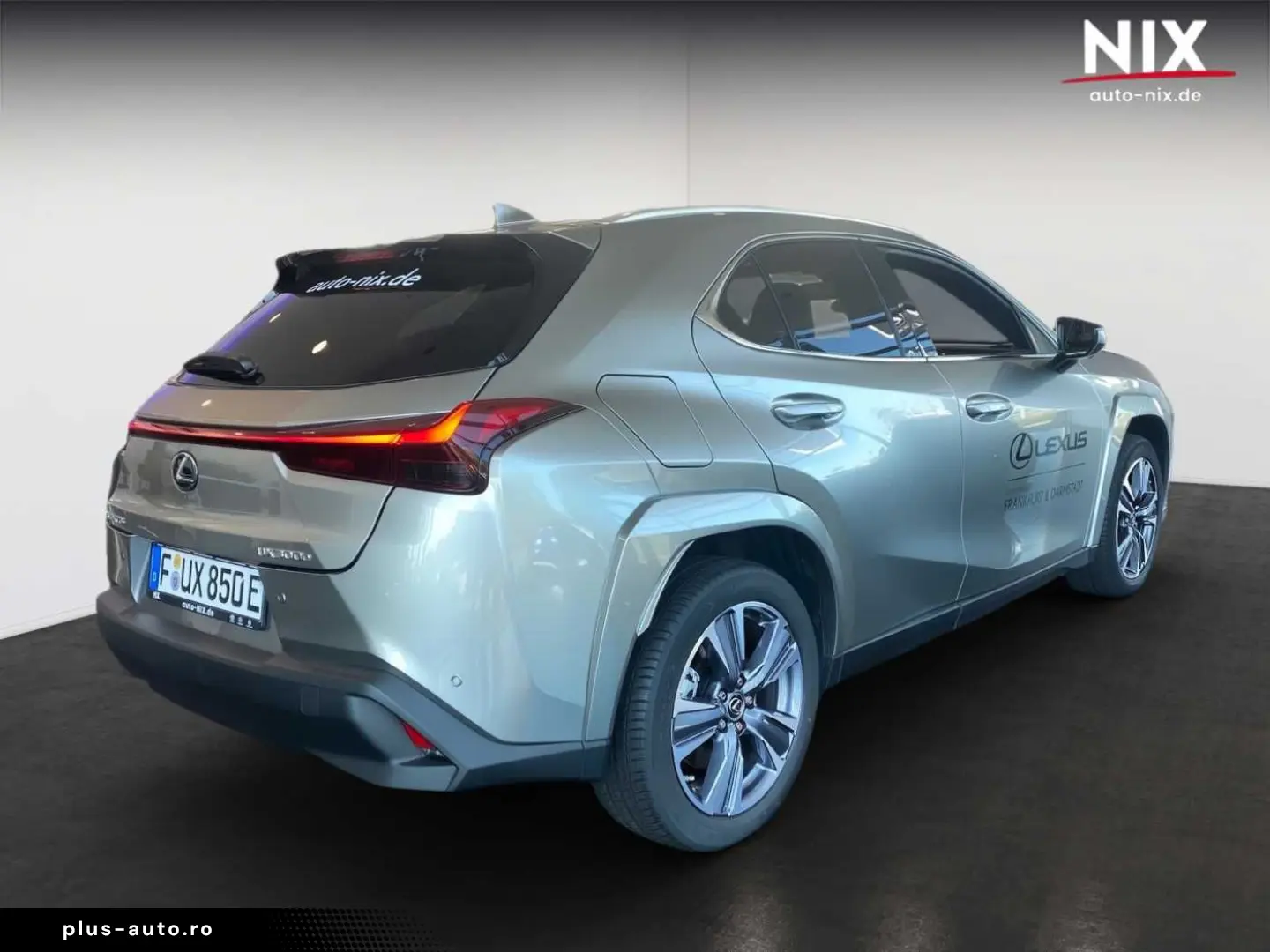 LEXUS UX 300e Entry   Luxury-Paket   HUD