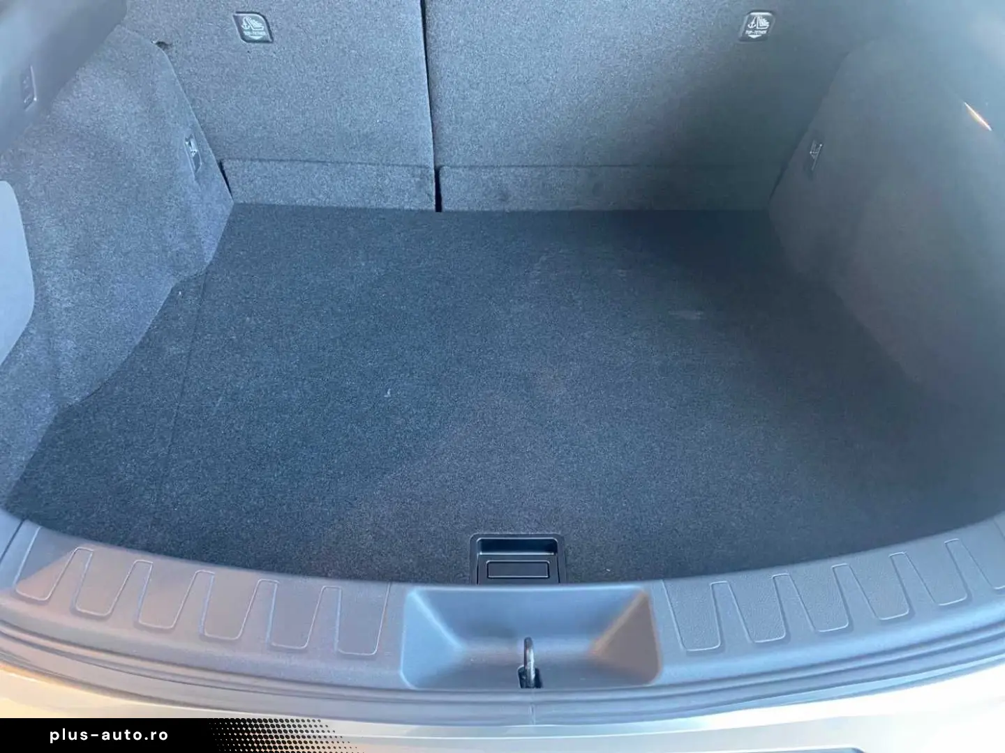 LEXUS UX 300e Entry   Luxury-Paket   HUD