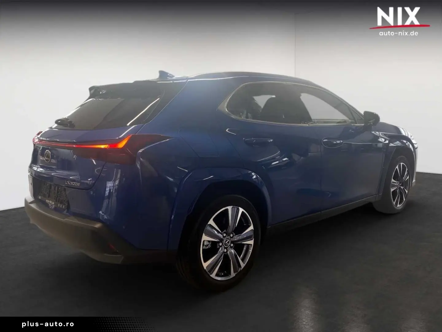 LEXUS UX 300e Entry   Luxury-Paket   HUD