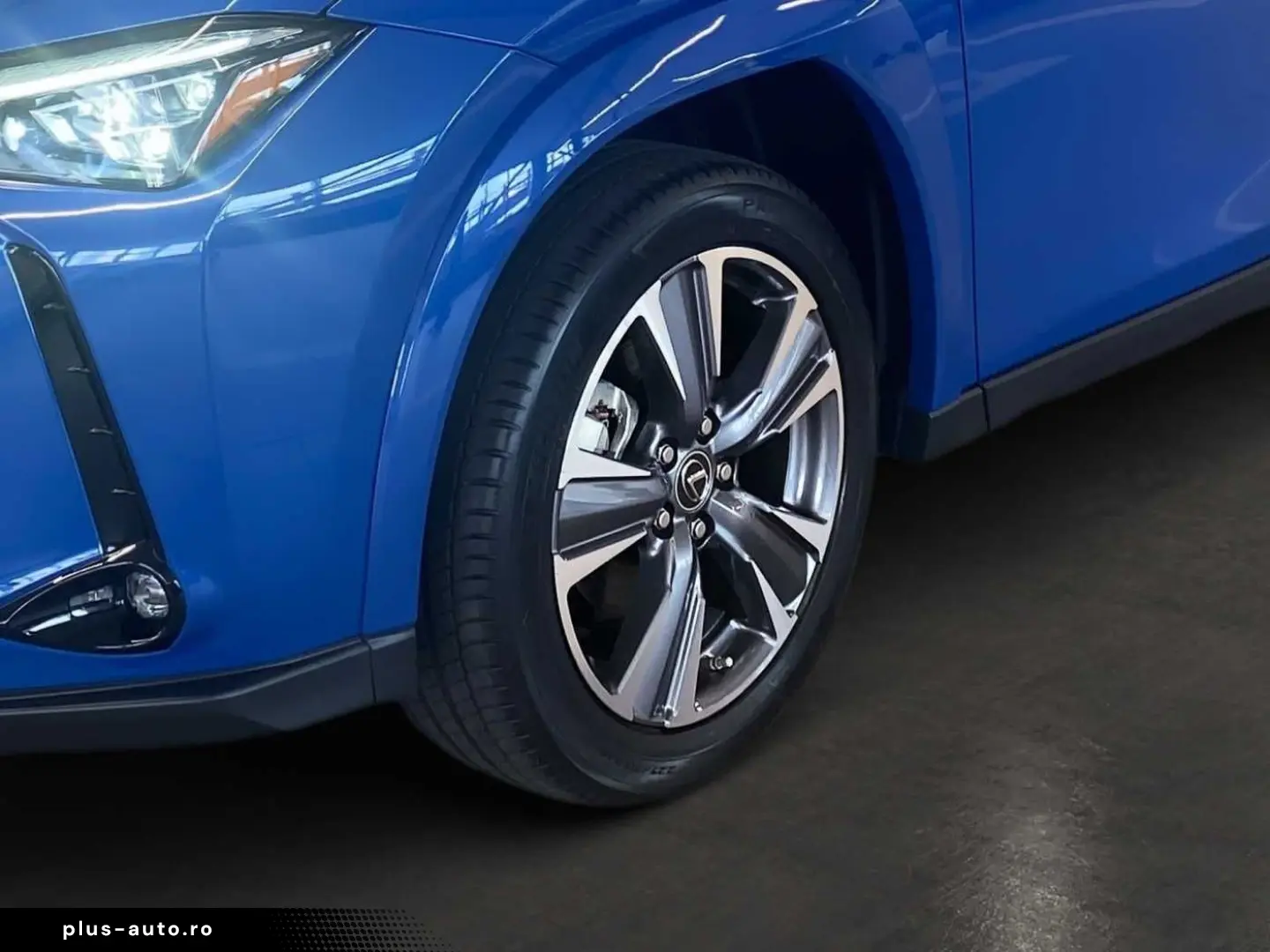 LEXUS UX 300e Entry   Luxury-Paket   HUD