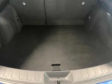 LEXUS UX 300e Entry   Luxury-Paket   HUD