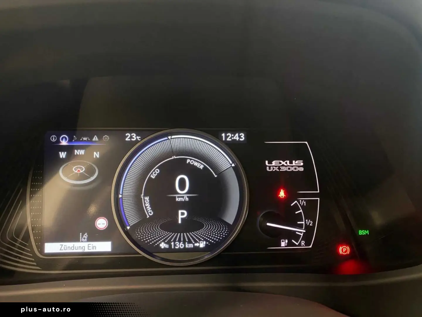 LEXUS UX 300e Entry   Luxury-Paket   HUD
