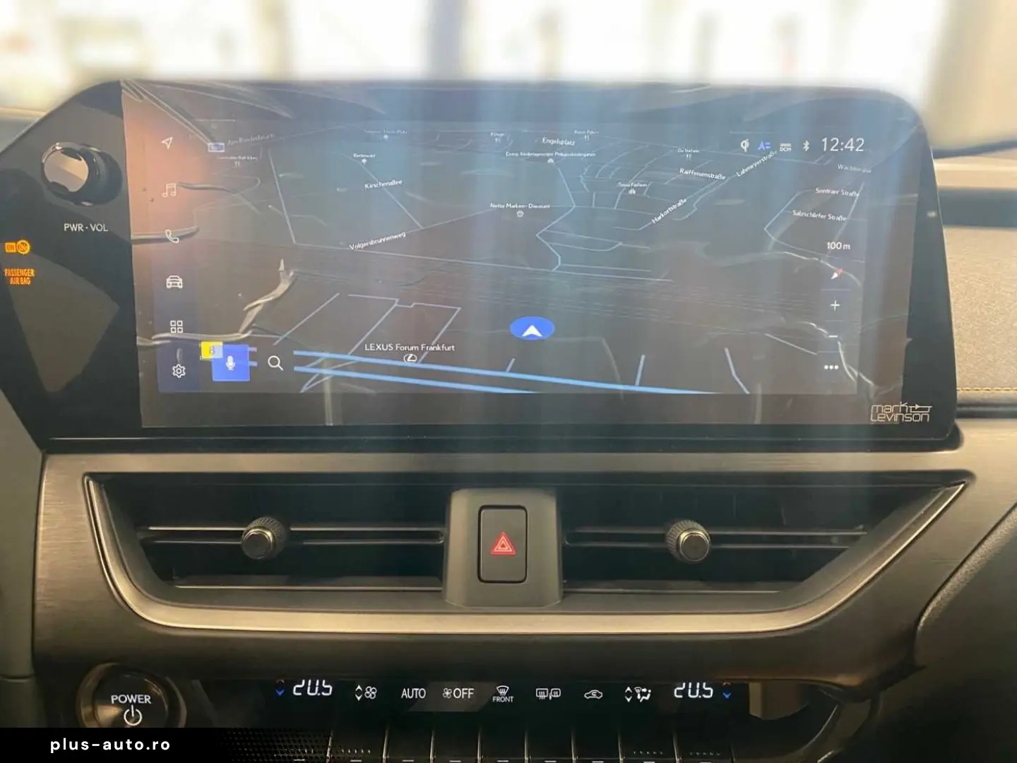 LEXUS UX 300e Entry   Luxury-Paket   HUD
