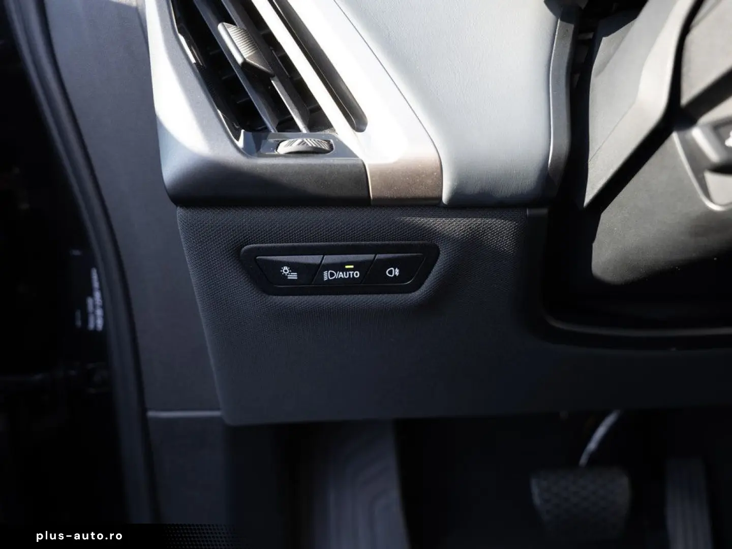 BMW iX xDrive 40 Sport PANO AHK HUD LASER LED ACC