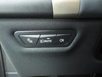 BMW iX xDrive40   Sportpaket   Laserlicht   navi   A