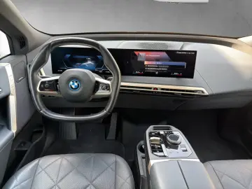 BMW iX xDrive40 Sportpaket Leder Amido SkyLounge 22