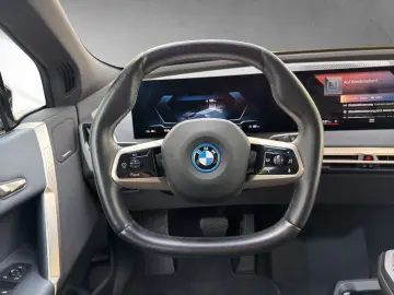 BMW iX xDrive40 Sportpaket Leder Amido SkyLounge 22