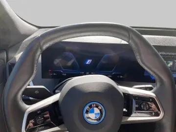 BMW iX xDrive40 HUD AHK Pano Memory Leder H K Sound