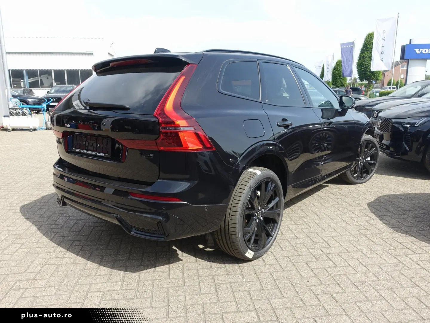 VOLVO XC60 Black Edition Plus T6 AWD Pano FourC AHK