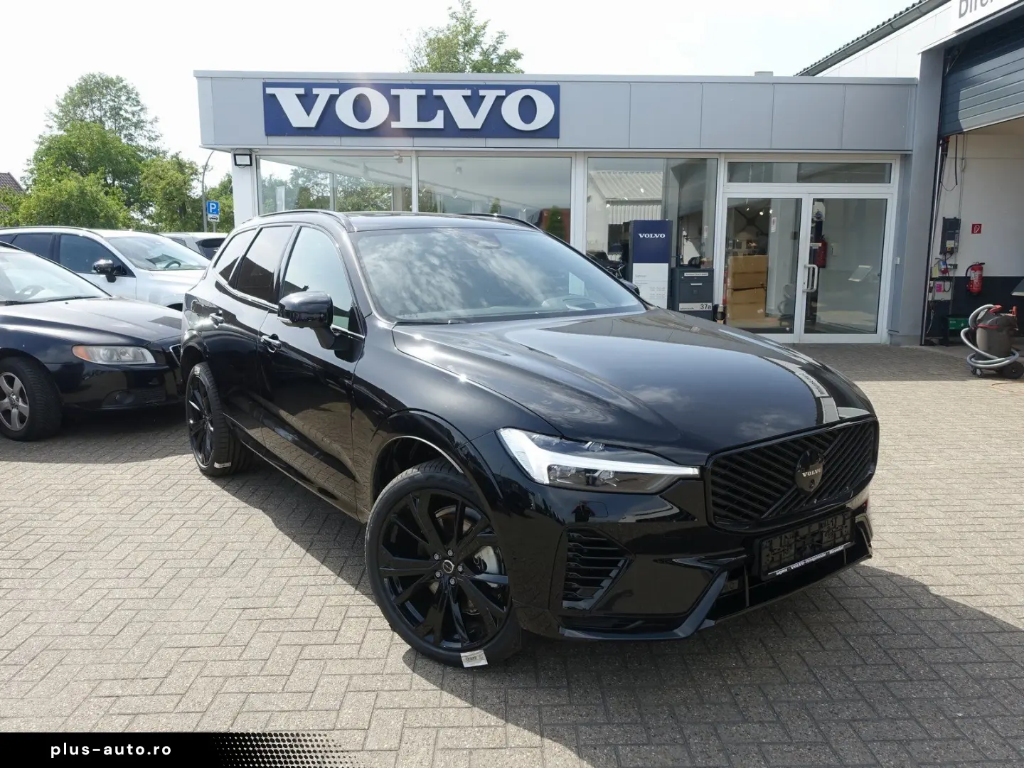 VOLVO XC60 Black Edition Plus T6 AWD Pano FourC AHK