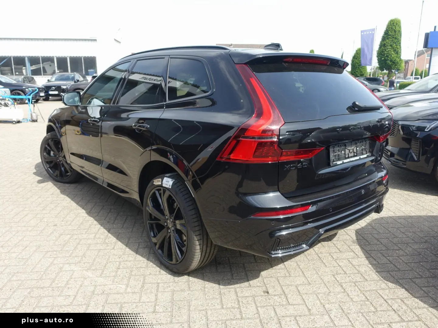 VOLVO XC60 Black Edition Plus T6 AWD Pano FourC AHK