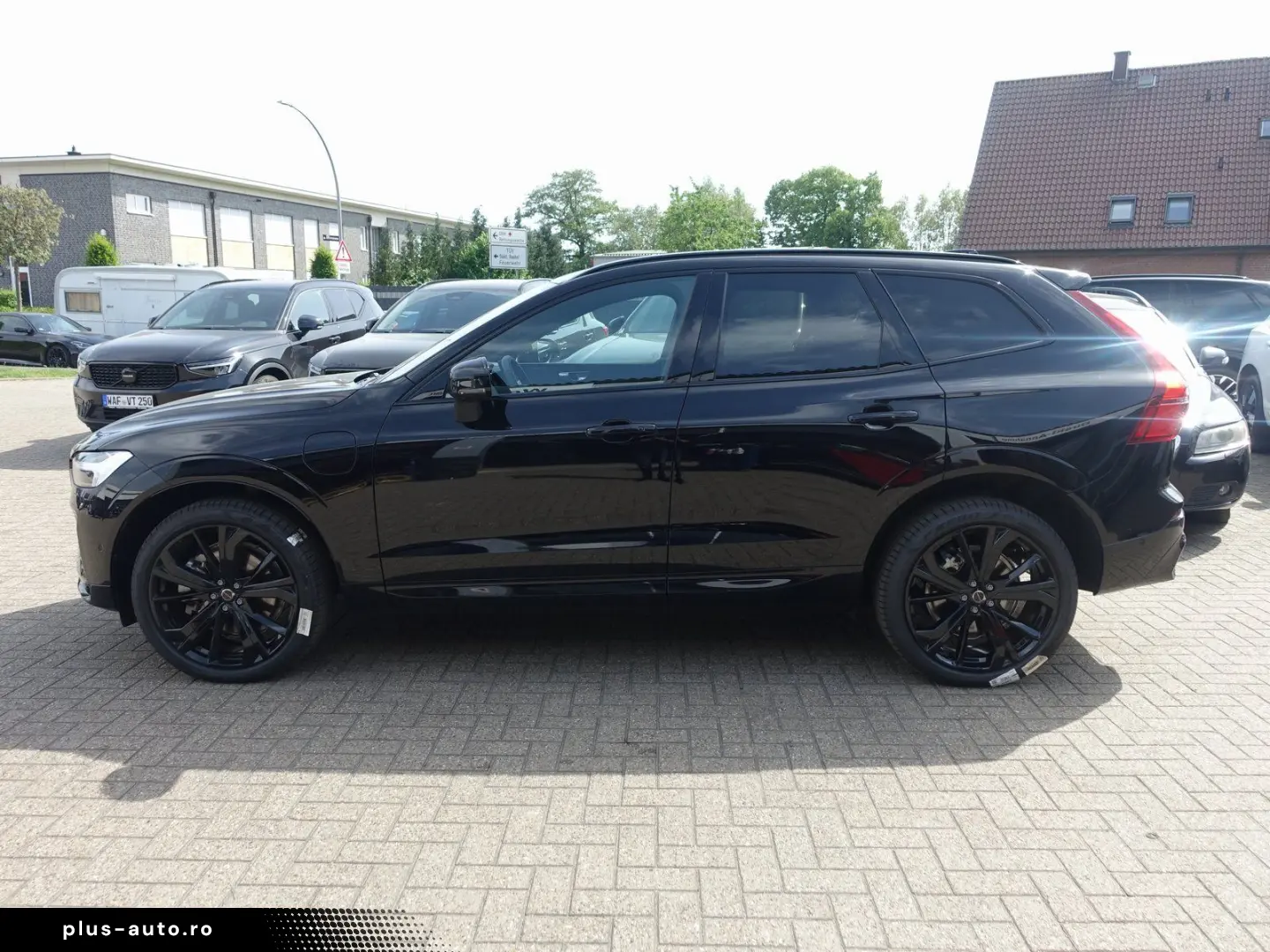 VOLVO XC60 Black Edition Plus T6 AWD Pano FourC AHK