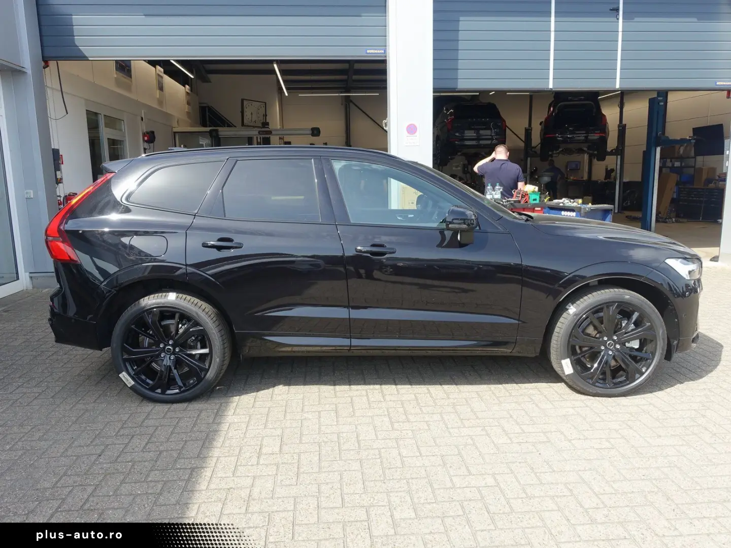 VOLVO XC60 Black Edition Plus T6 AWD Pano FourC AHK