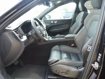 VOLVO XC60 Black Edition Plus T6 AWD Pano FourC AHK