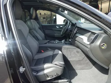 VOLVO XC60 Black Edition Plus T6 AWD Pano FourC AHK