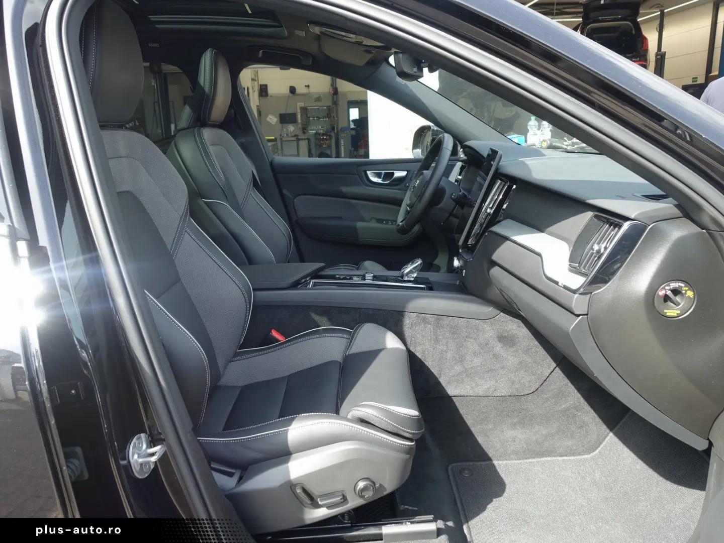 VOLVO XC60 Black Edition Plus T6 AWD Pano FourC AHK
