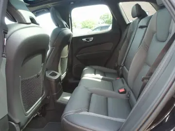 VOLVO XC60 Black Edition Plus T6 AWD Pano FourC AHK