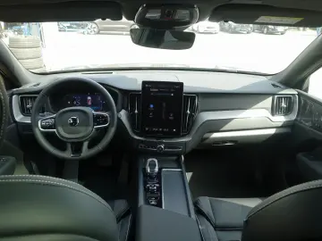 VOLVO XC60 Black Edition Plus T6 AWD Pano FourC AHK