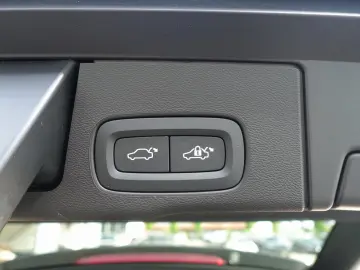 VOLVO XC60 Black Edition Plus T6 AWD Pano FourC AHK