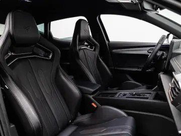 CUPRA FORMENTOR VZ5 4D MATRIX CARBON-SCHALENSITZE