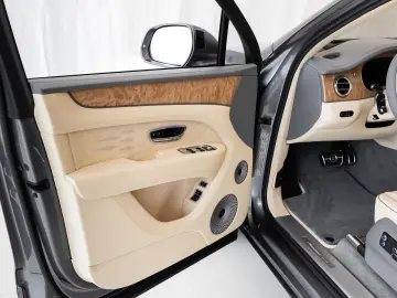 Bentley Bentayga Atelier Edition V8 von BENTLEY