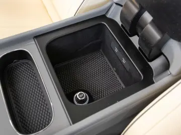 Bentley Bentayga Atelier Edition V8 von BENTLEY