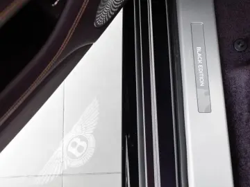 Bentley Bentayga S Black Edition V8 von BENTLEY