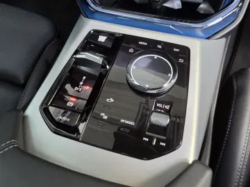 BMW X3 M50 Pro Pano AHK 21Zoll Sitzlüftung ACC 360