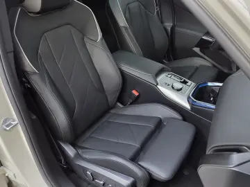 BMW X3 M50 Pro Pano AHK 21Zoll Sitzlüftung ACC 360
