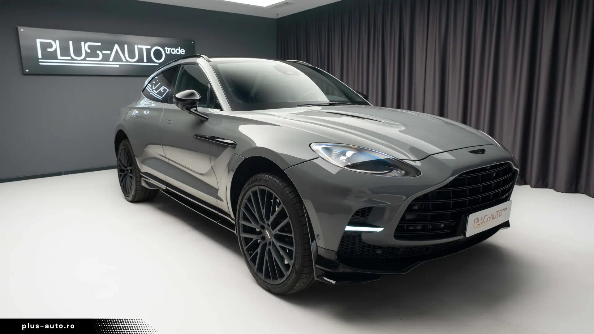 Aston Martin DBX 707