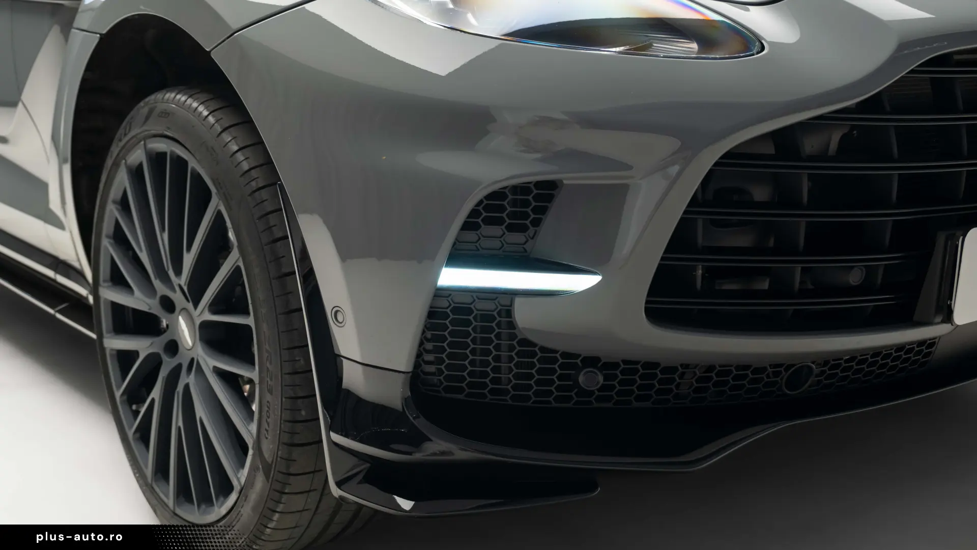 Aston Martin DBX 707