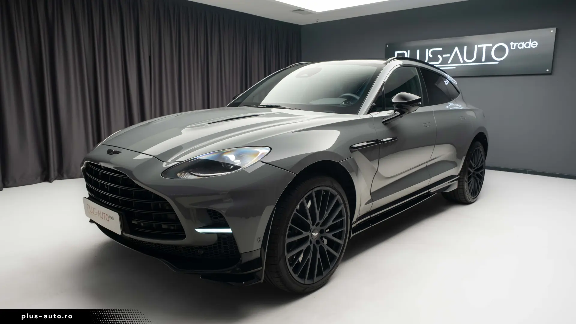 Aston Martin DBX 707