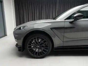 Aston Martin DBX 707