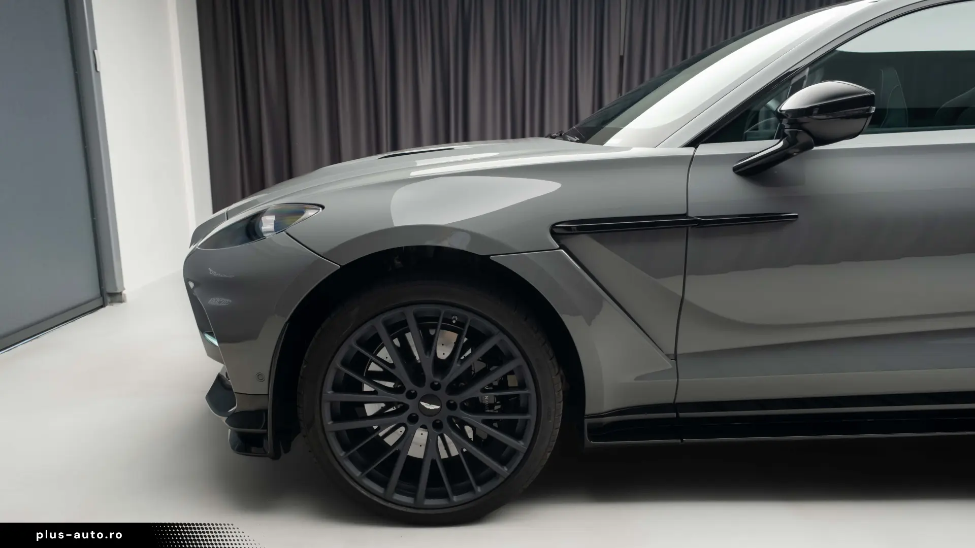 Aston Martin DBX 707